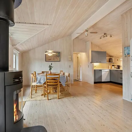 Amazing Home In Saeby With Sauna Hébergement de vacances *
