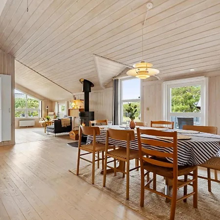 Amazing Home In Saeby With Sauna Hébergement de vacances